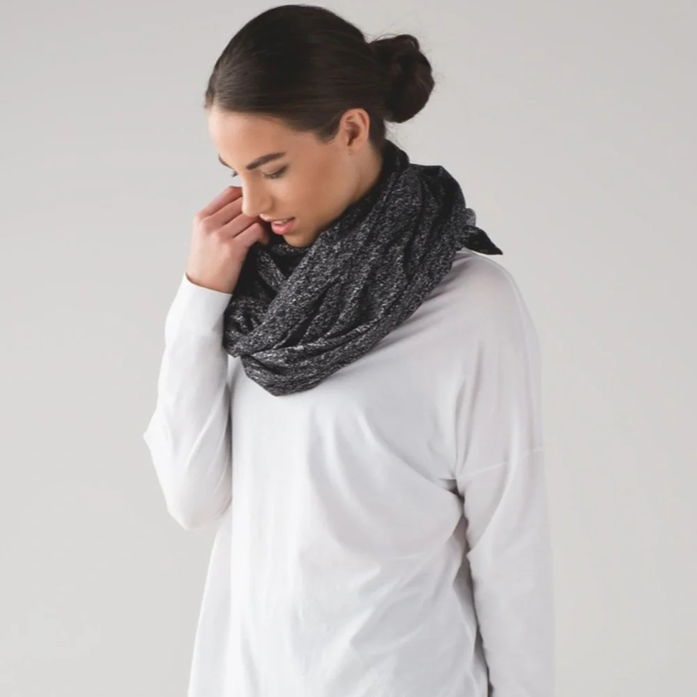 Lululemon Vinyasa Wrap Running‎ Luon Suited Jacquard White Black Sweater Cape